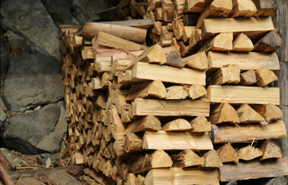 Buy Firewood in Peoria IL - Firewood for restaurants, Christmas firewood, BBQ firewood, debarked firewood, USDA certified firewood, seasoned firewood in Peoria IL